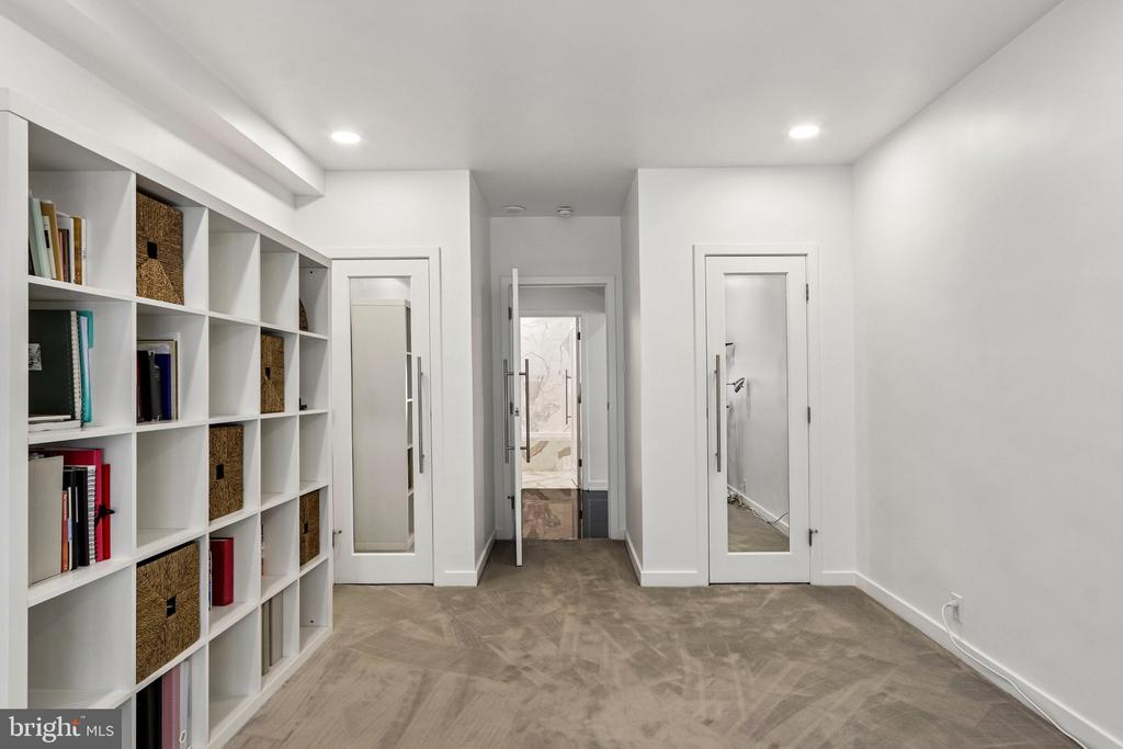 220 W RITTENHOUSE SQUARE Unit: 10C