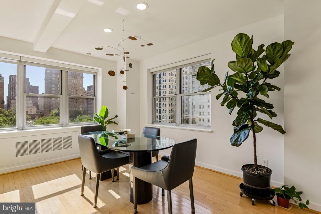 220 W RITTENHOUSE SQUARE Unit: 10C