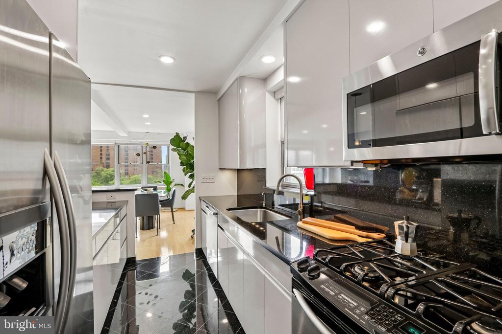 220 W RITTENHOUSE SQUARE Unit: 10C