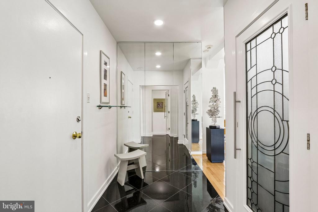 220 W RITTENHOUSE SQUARE Unit: 10C