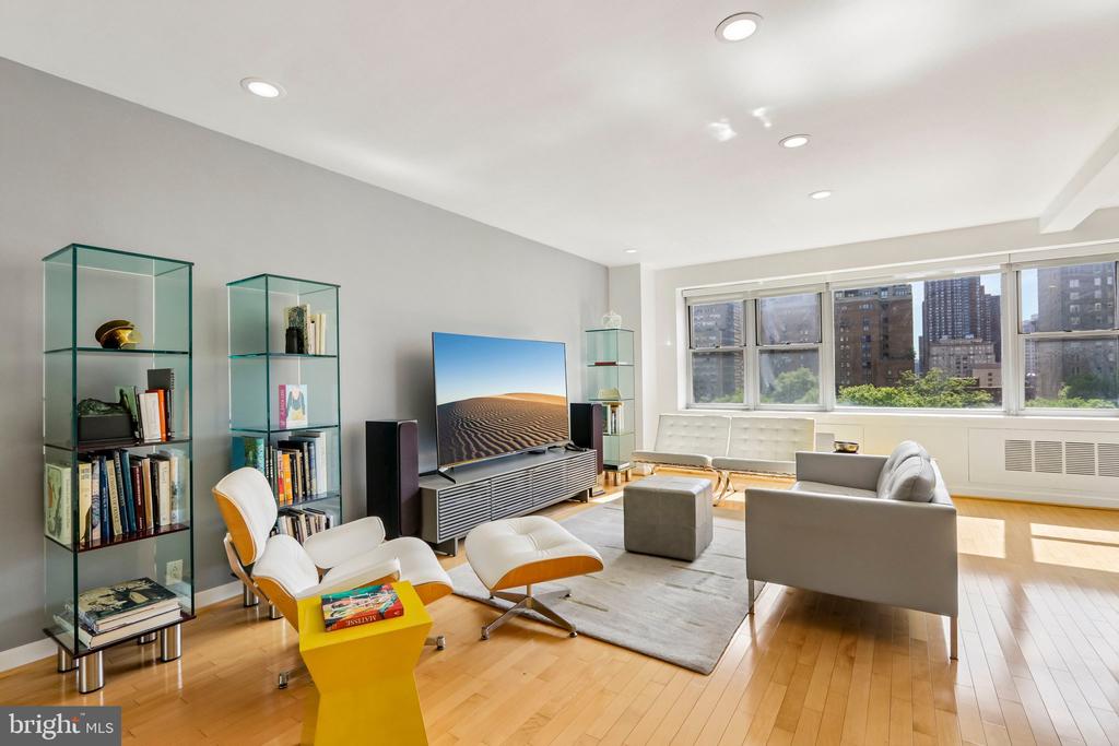 220 W RITTENHOUSE SQUARE Unit: 10C