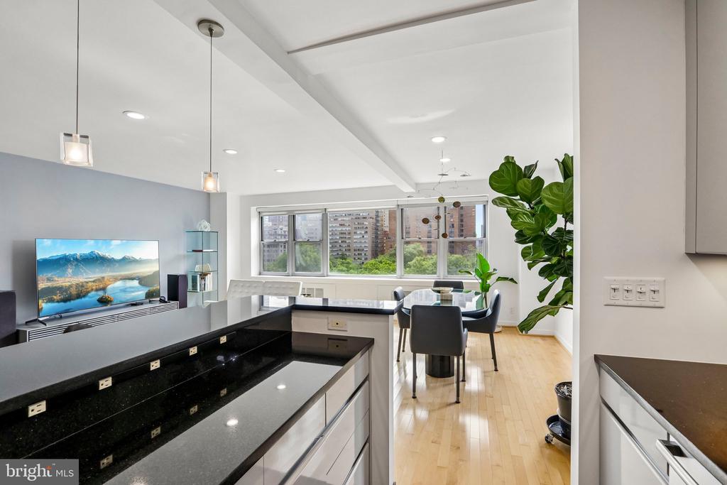 220 W RITTENHOUSE SQUARE Unit: 10C