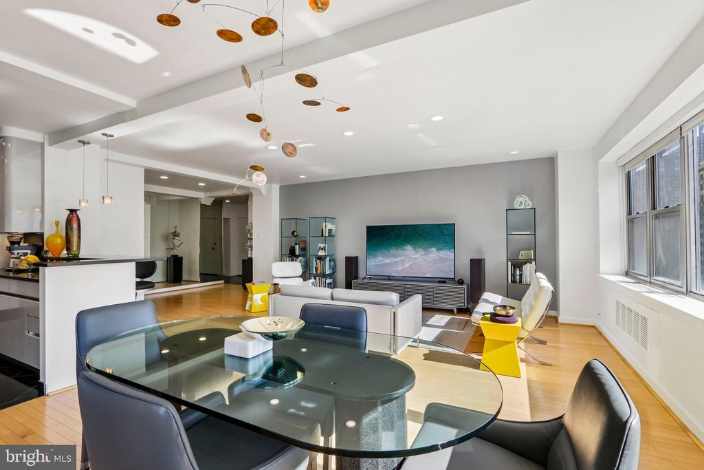 220 W RITTENHOUSE SQUARE Unit: 10C