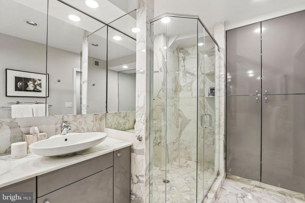 220 W RITTENHOUSE SQUARE Unit: 10C