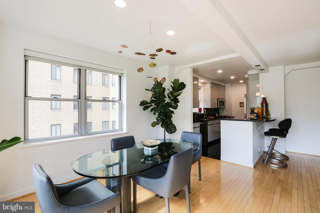 220 W RITTENHOUSE SQUARE Unit: 10C
