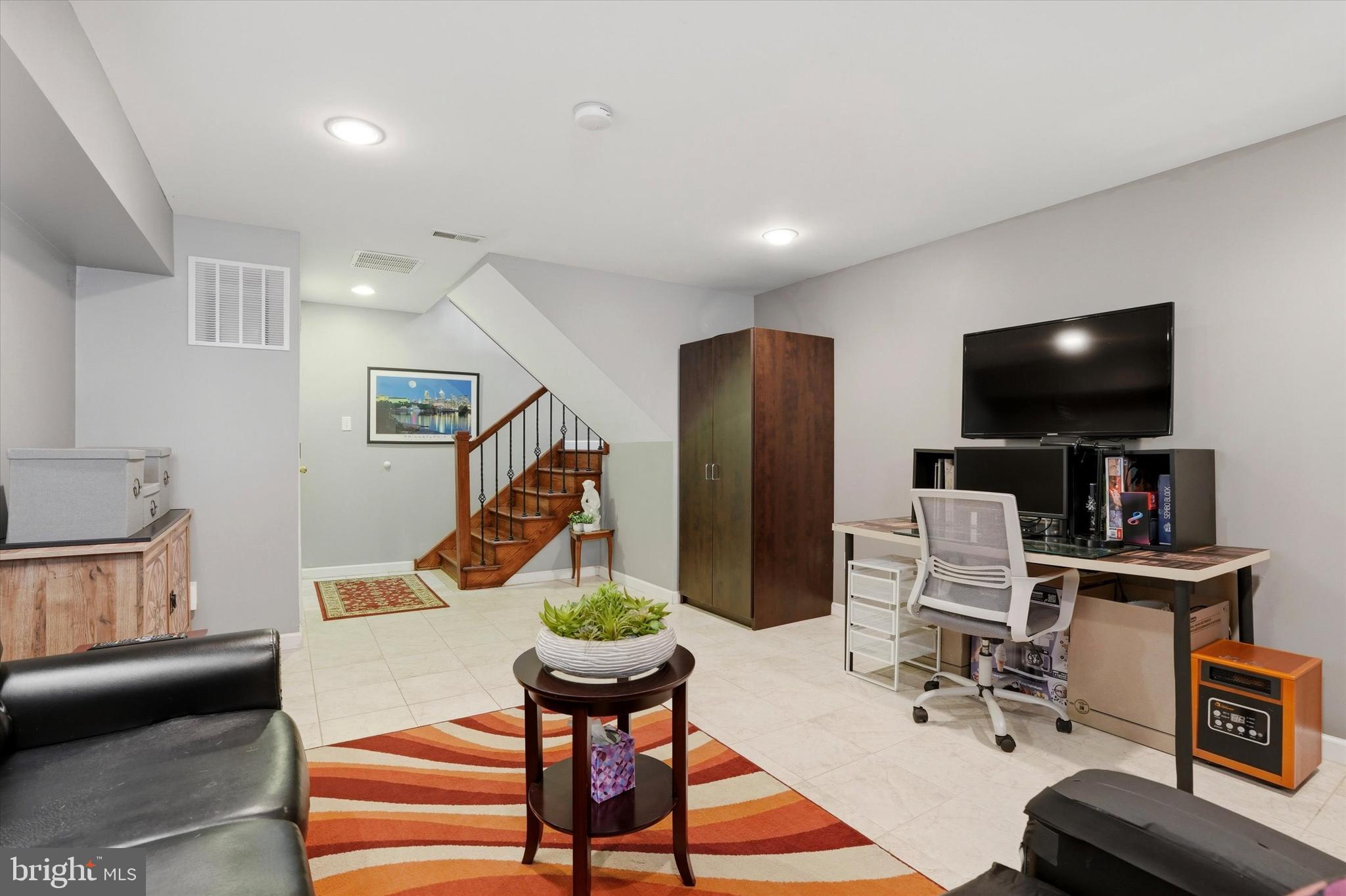 2114 MONTROSE STREET