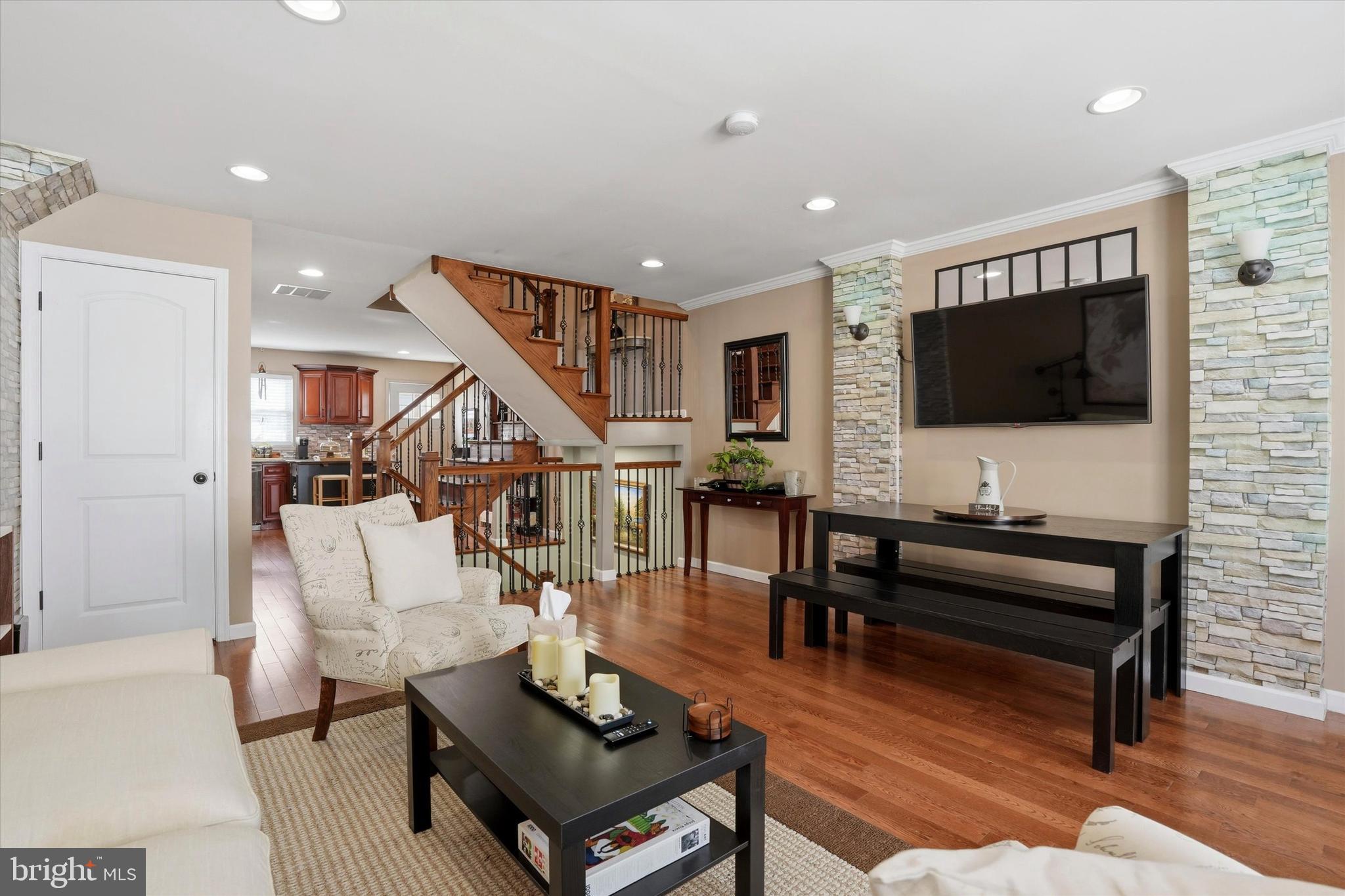 2114 MONTROSE STREET