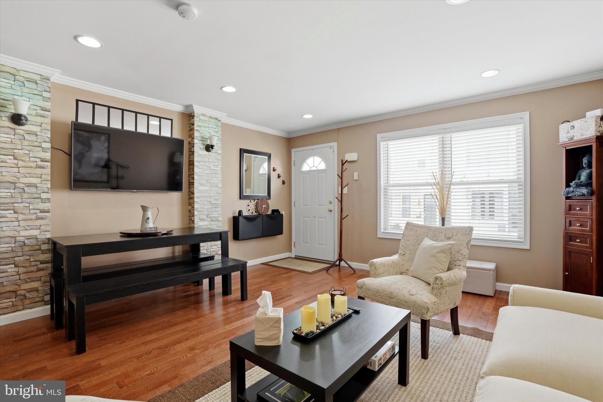 2114 MONTROSE STREET