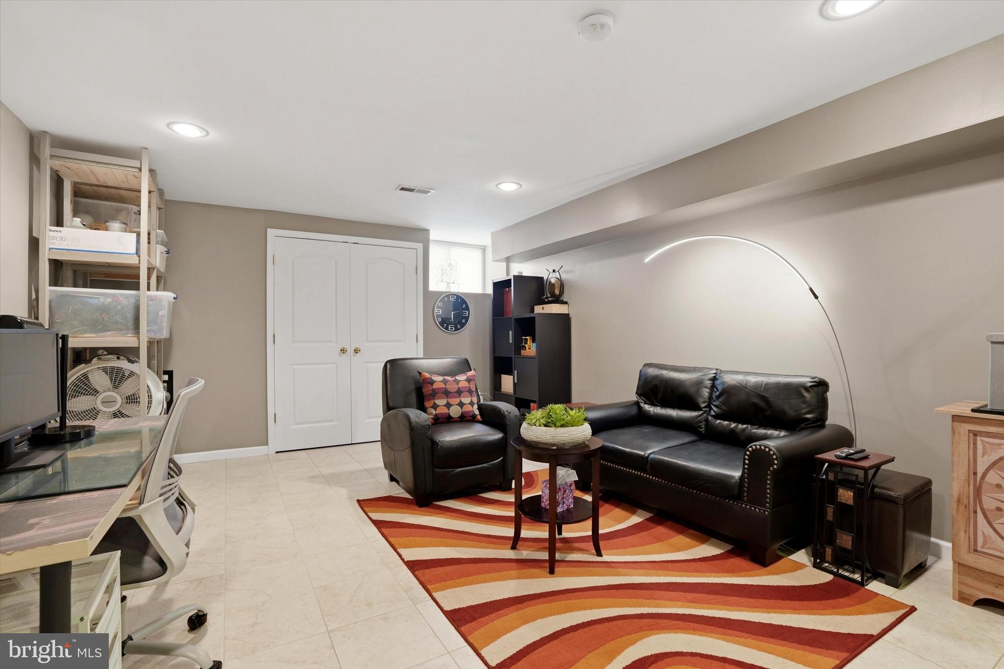 2114 MONTROSE STREET