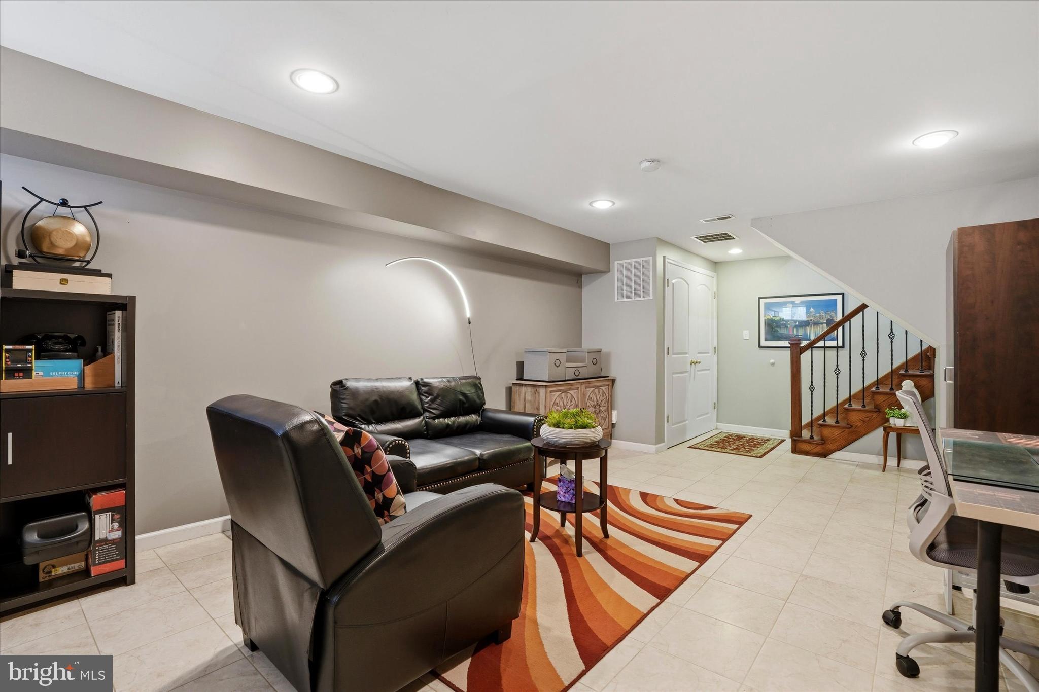 2114 MONTROSE STREET