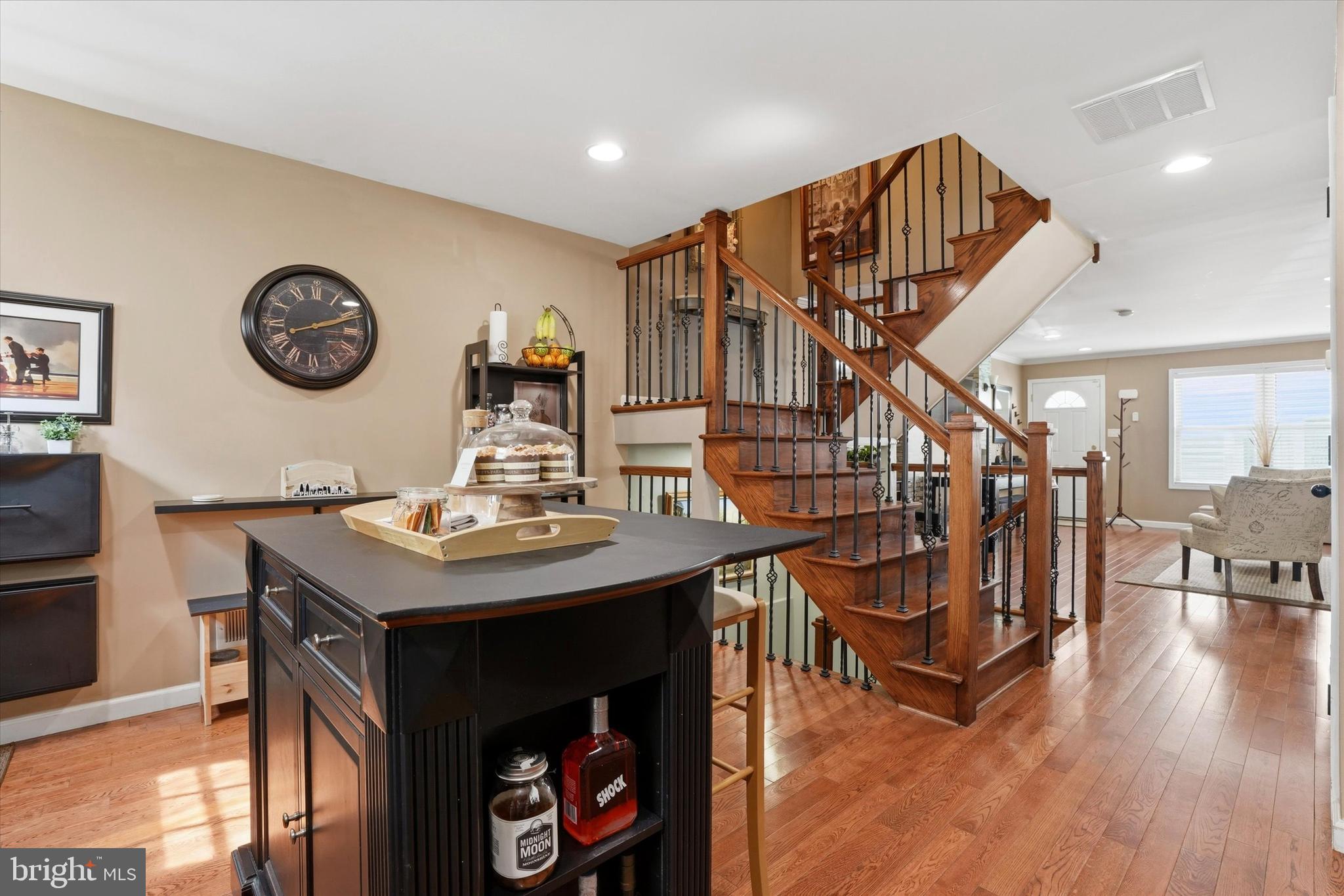 2114 MONTROSE STREET