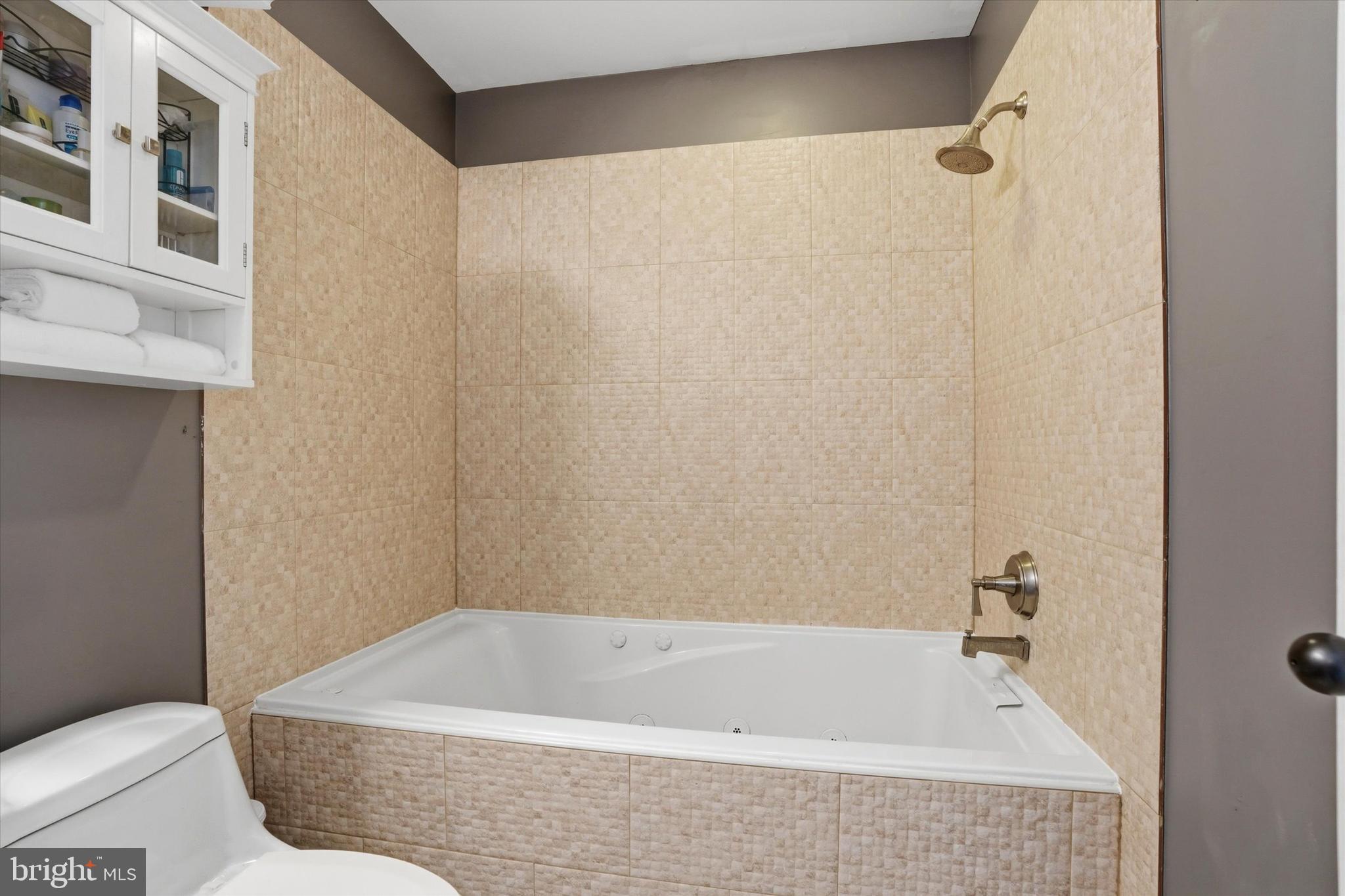 2114 MONTROSE STREET