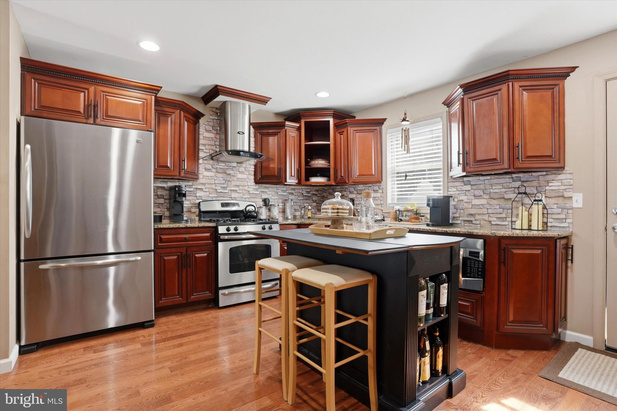 2114 MONTROSE STREET