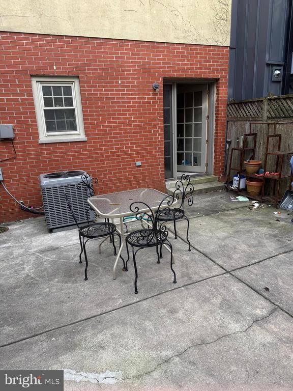 1937 BAINBRIDGE STREET