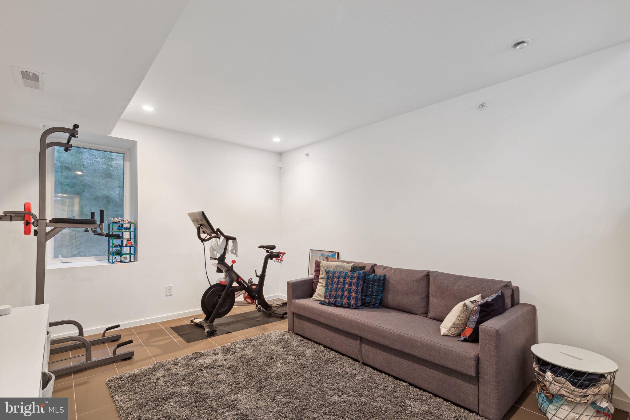 1130 S SYDENHAM STREET