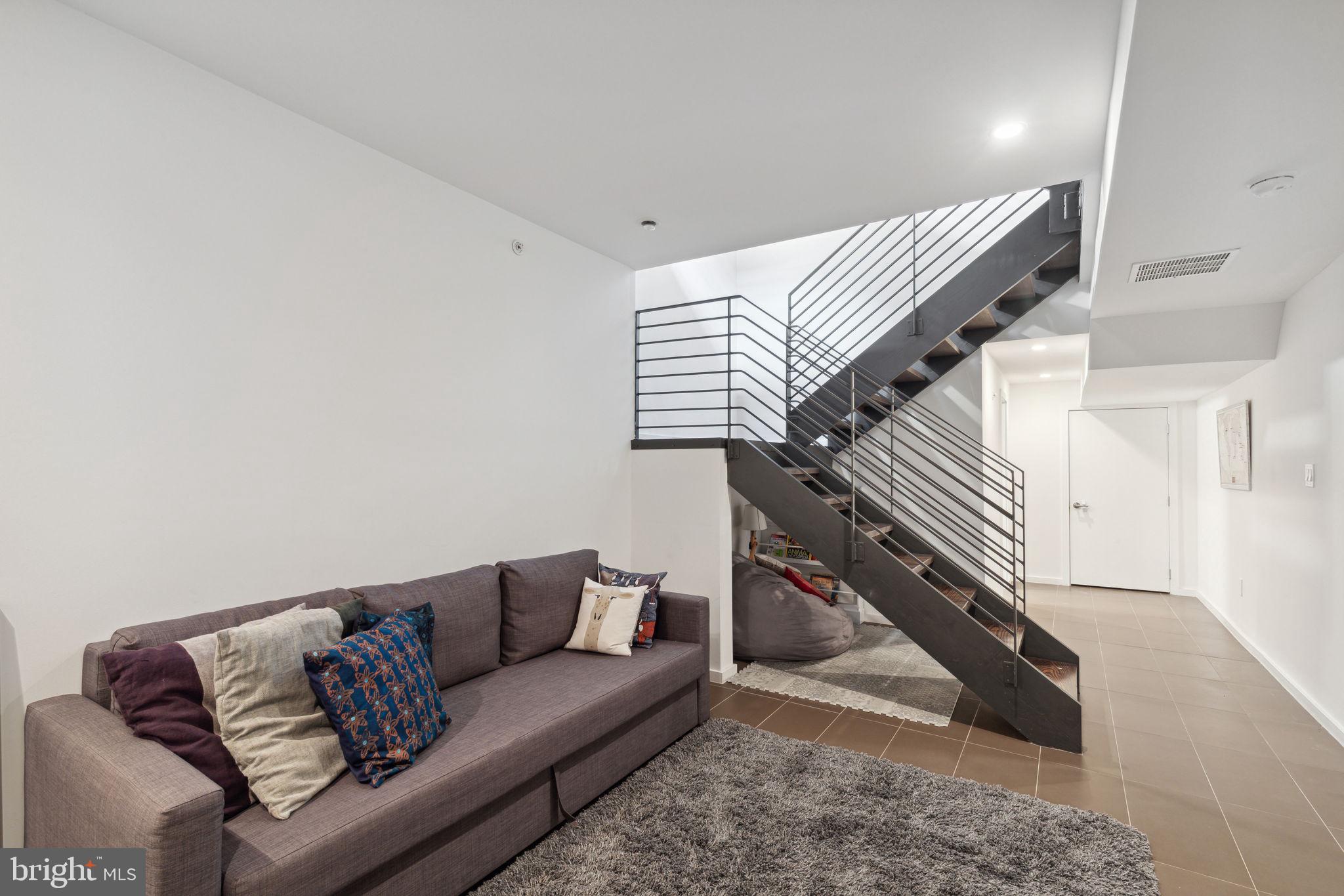 1130 S SYDENHAM STREET