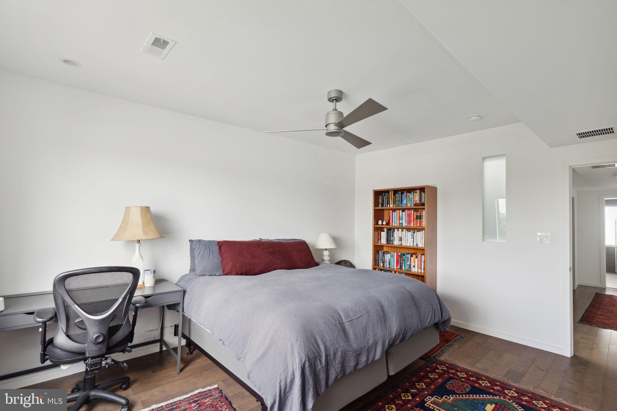 1130 S SYDENHAM STREET