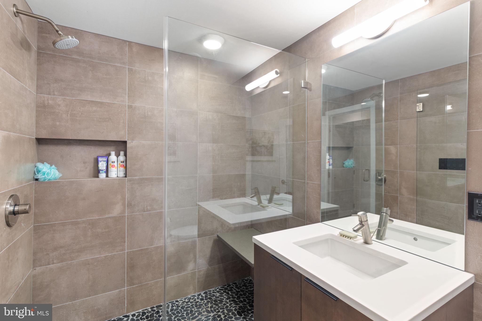 1130 S SYDENHAM STREET