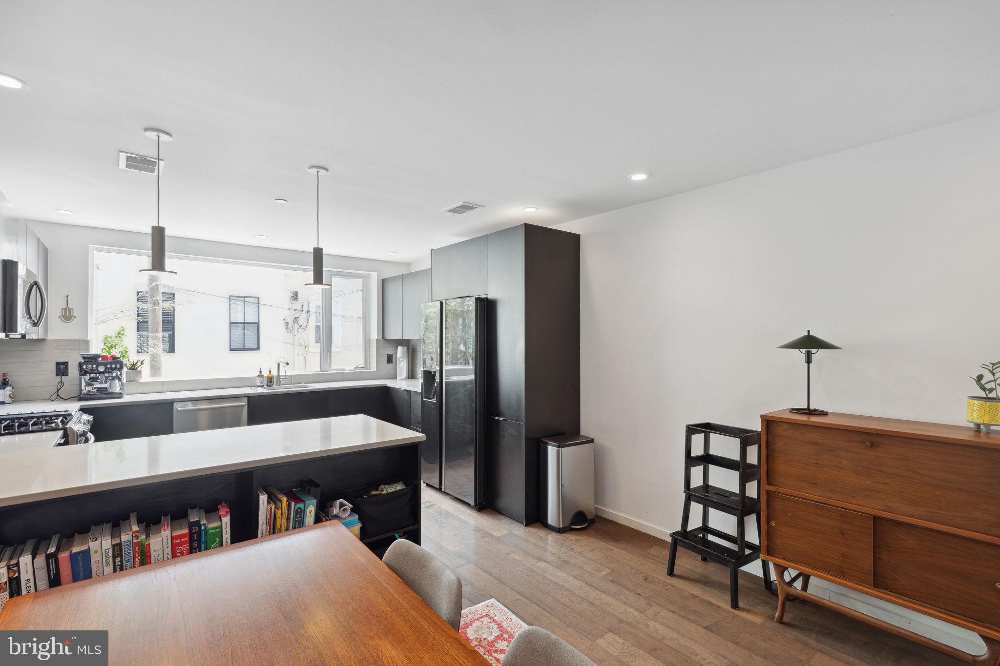 1130 S SYDENHAM STREET