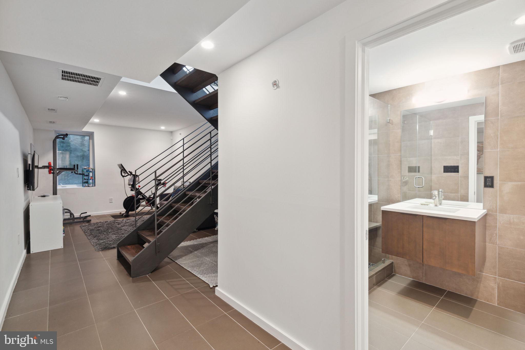 1130 S SYDENHAM STREET