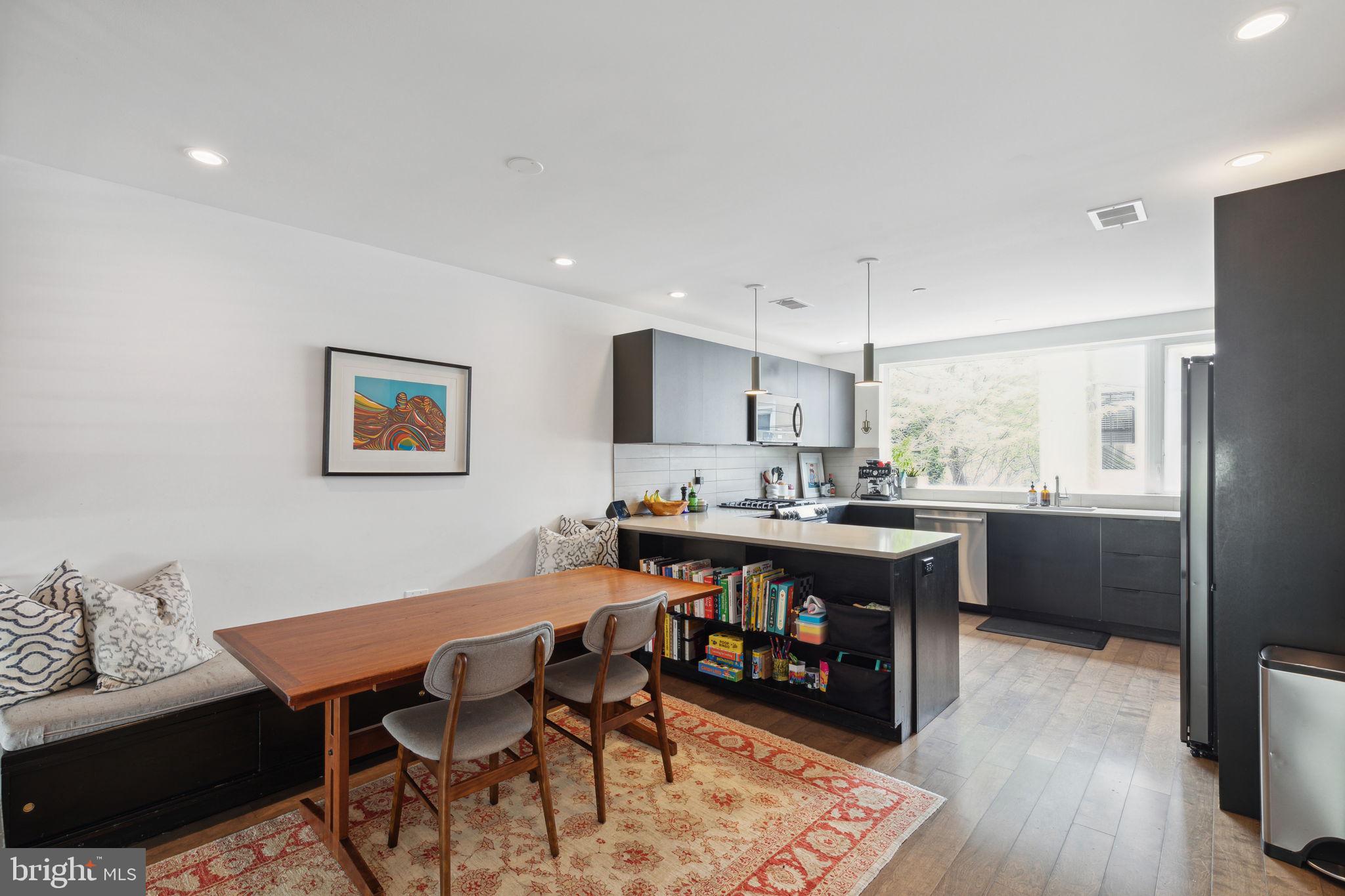 1130 S SYDENHAM STREET