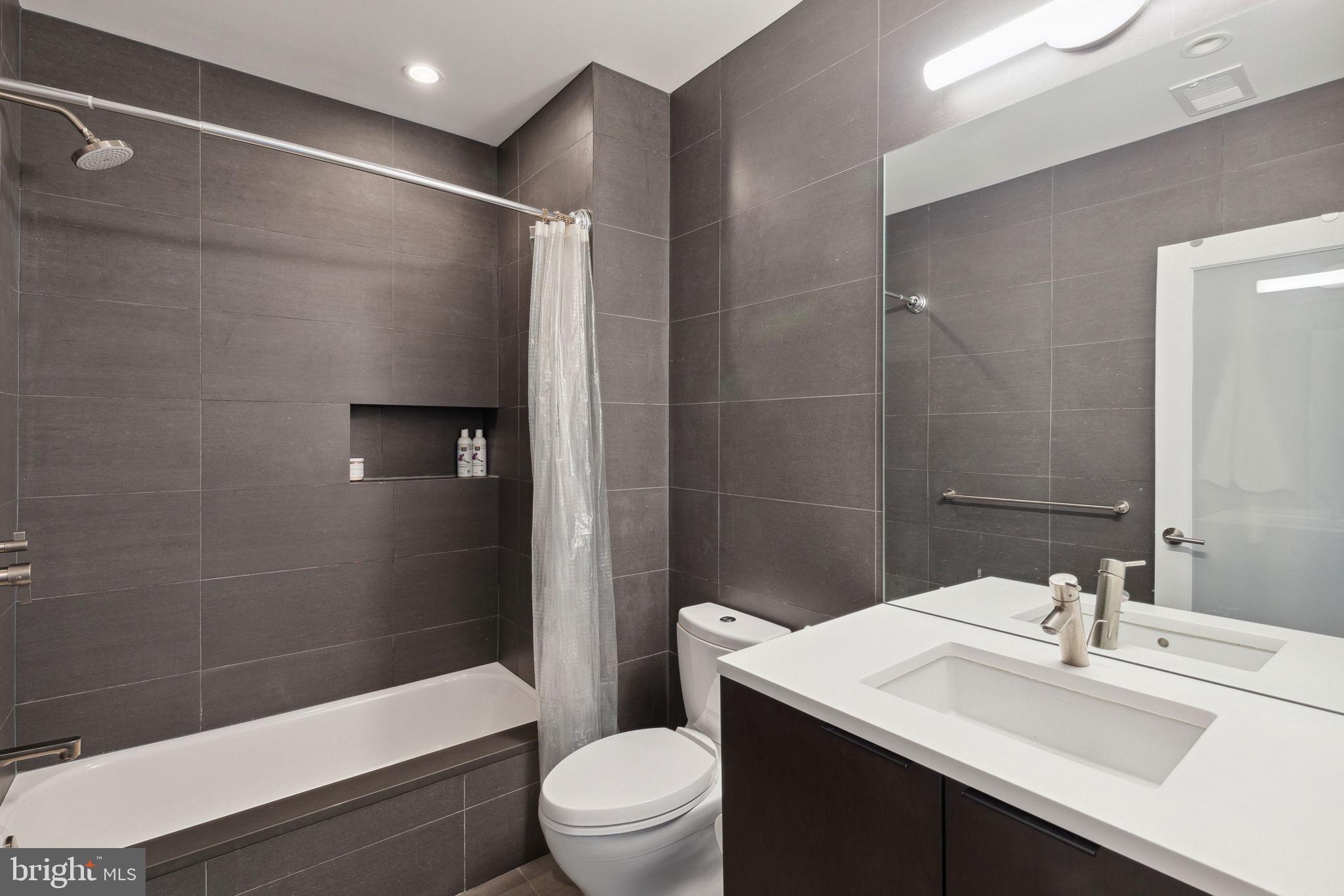 1130 S SYDENHAM STREET