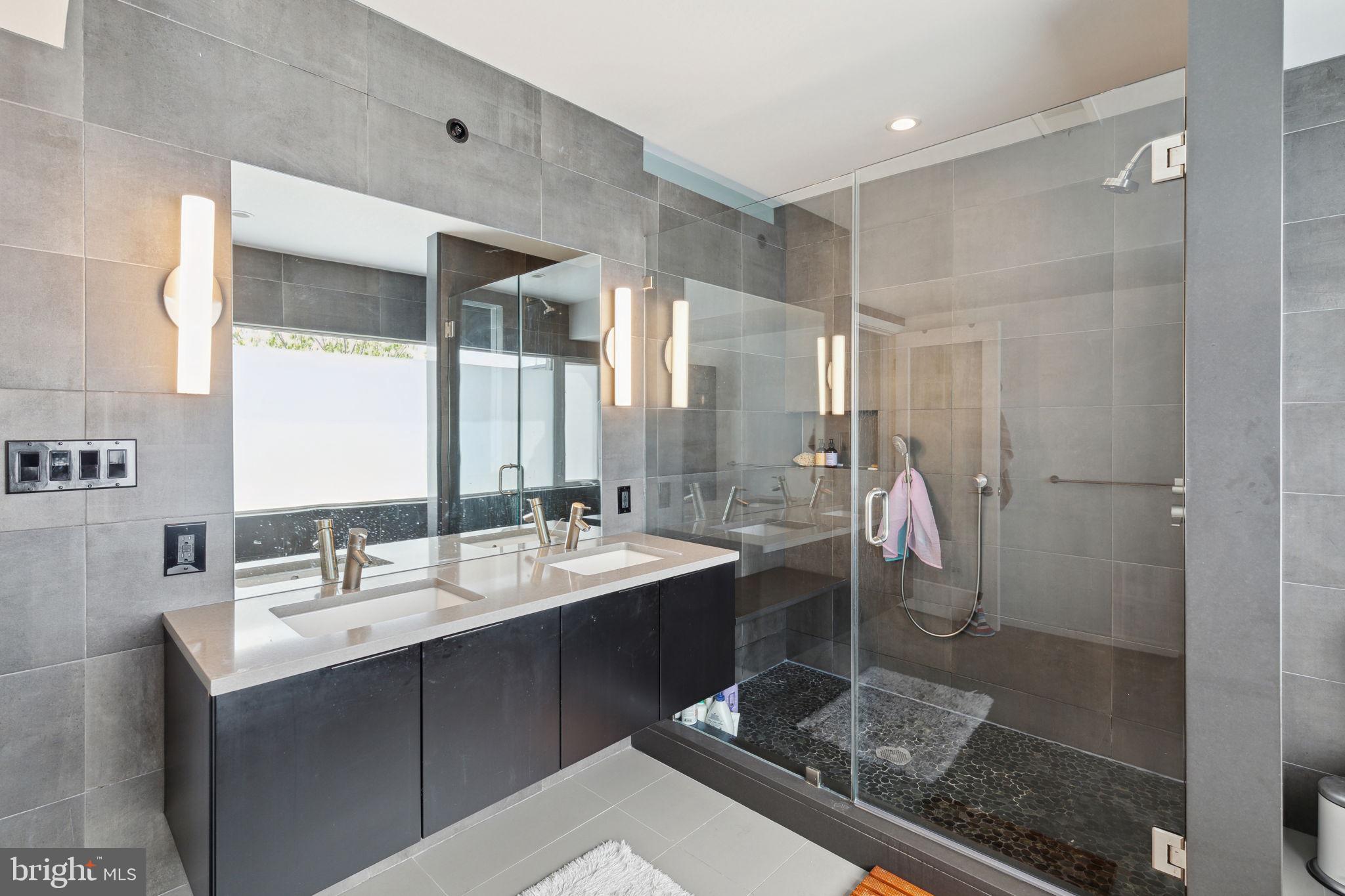 1130 S SYDENHAM STREET