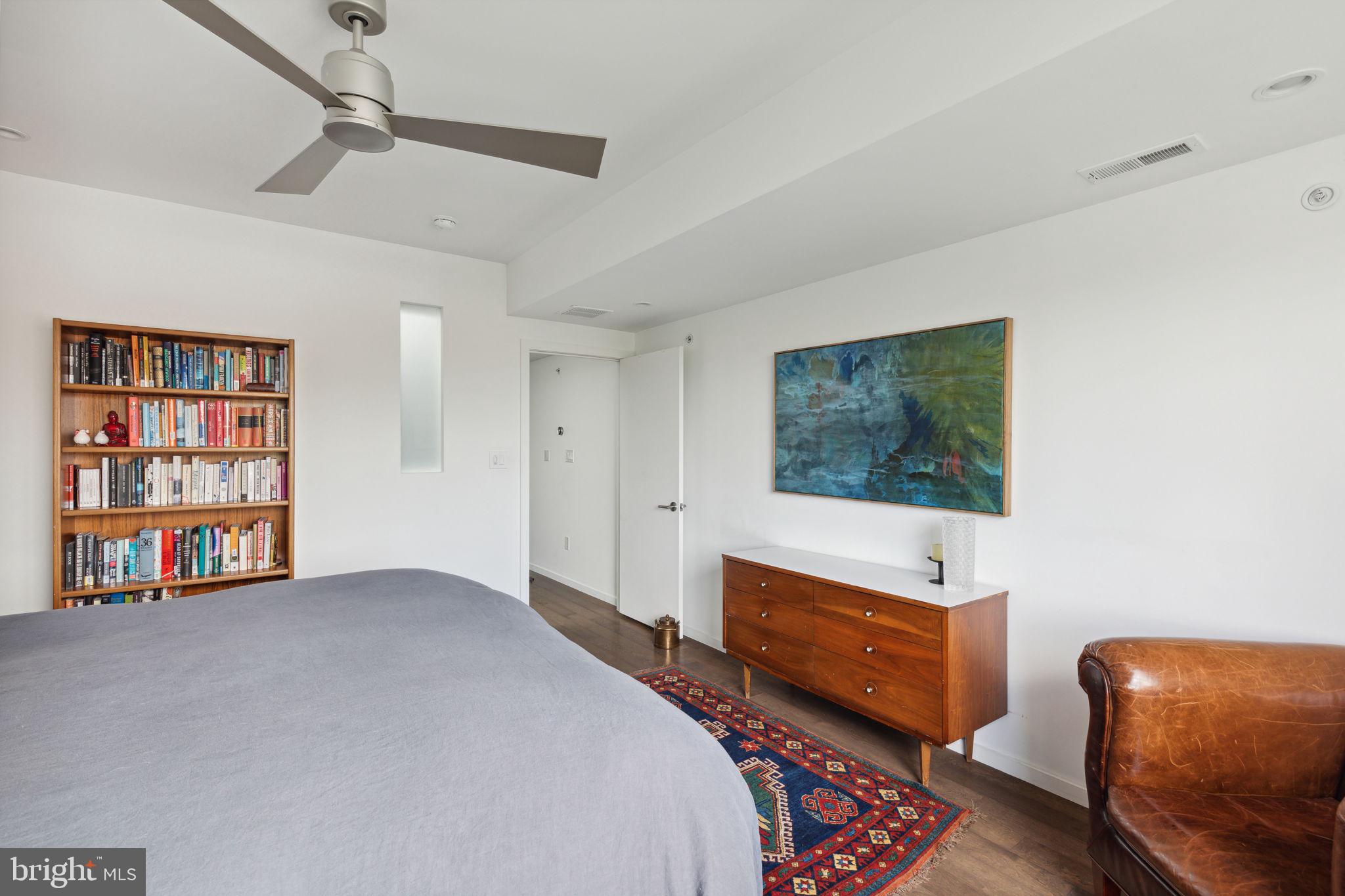 1130 S SYDENHAM STREET