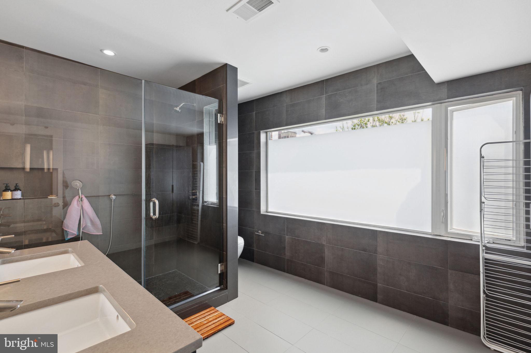 1130 S SYDENHAM STREET