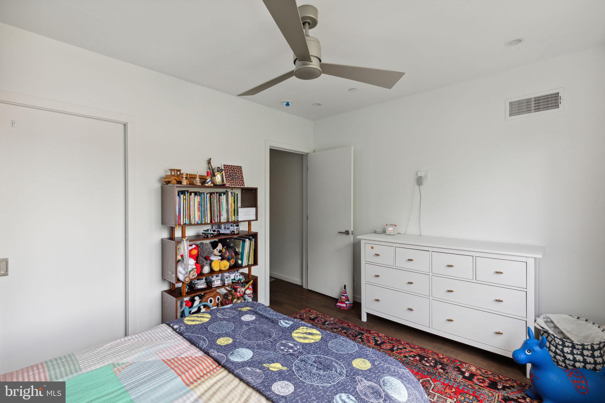 1130 S SYDENHAM STREET