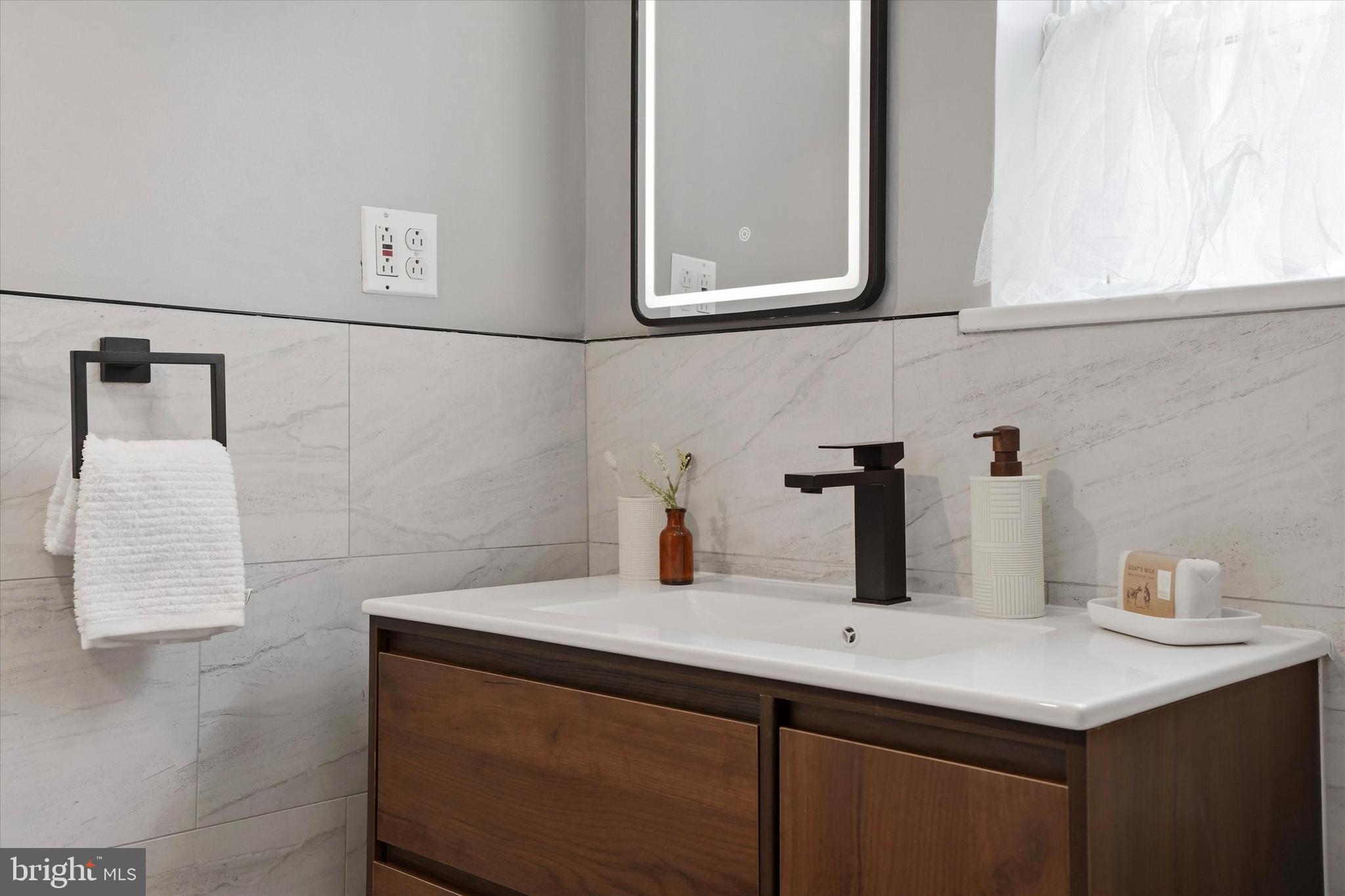 752 S HARSHAW STREET