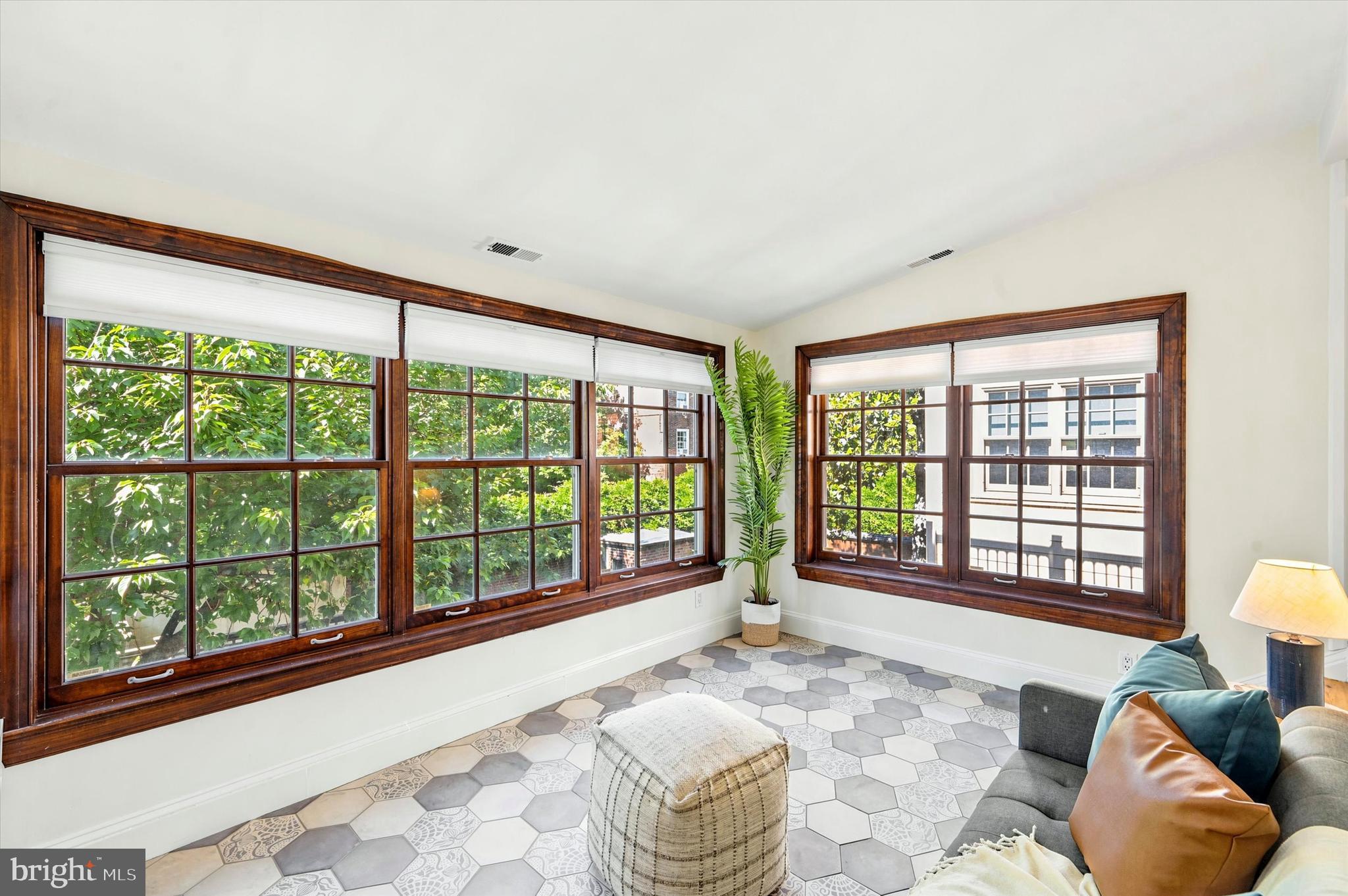328 SPRUCE STREET 5