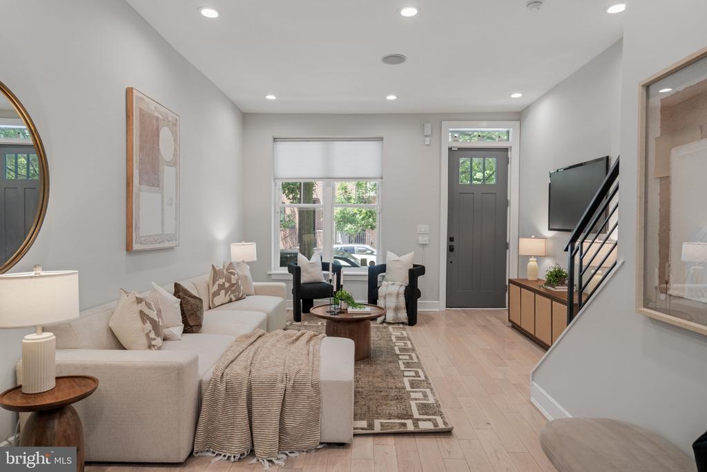 909 S 25TH STREET