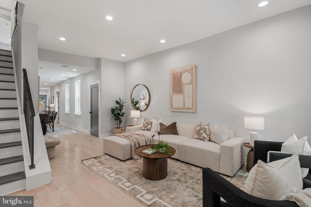 909 S 25TH STREET