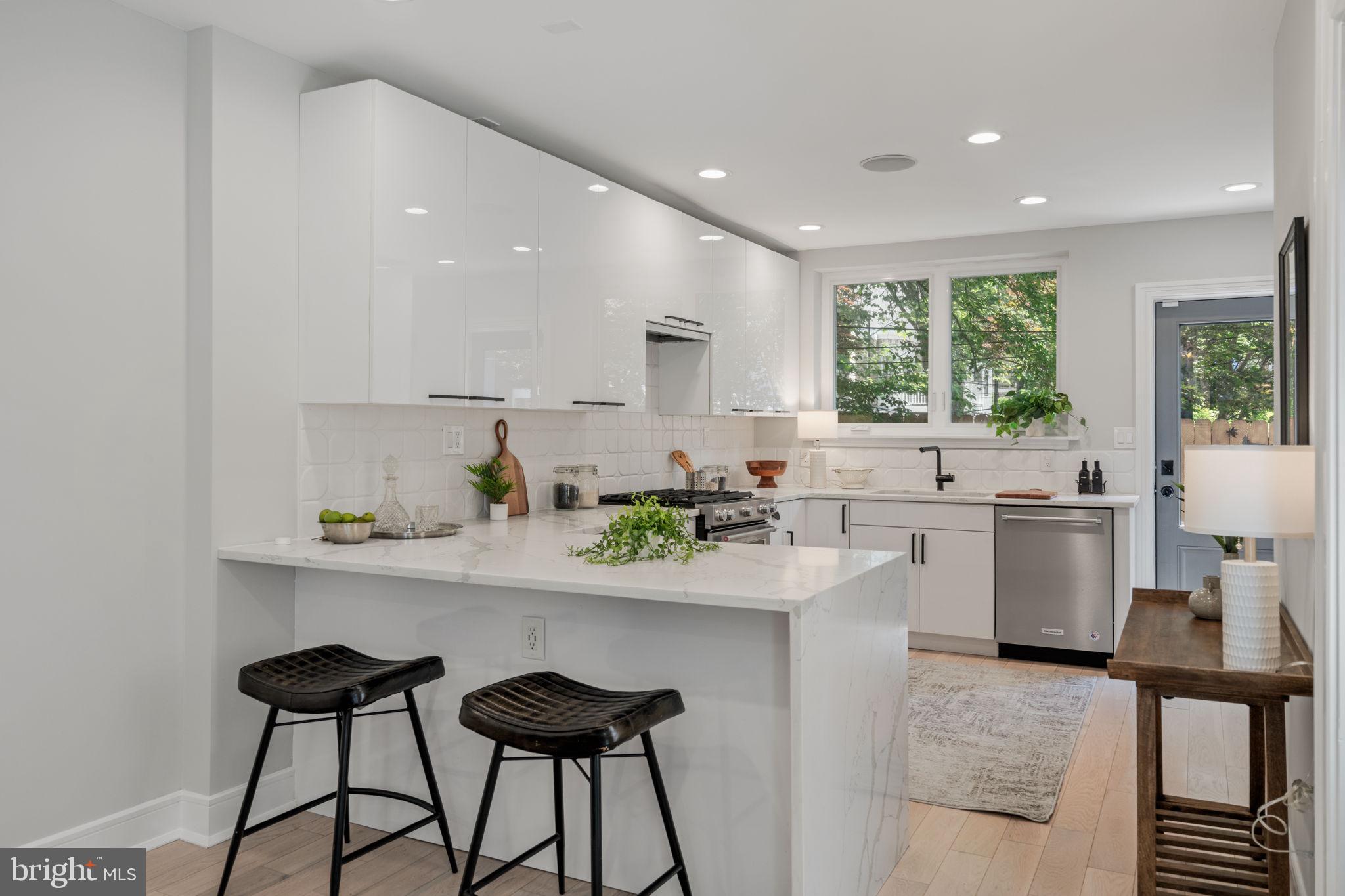 909 S 25TH STREET