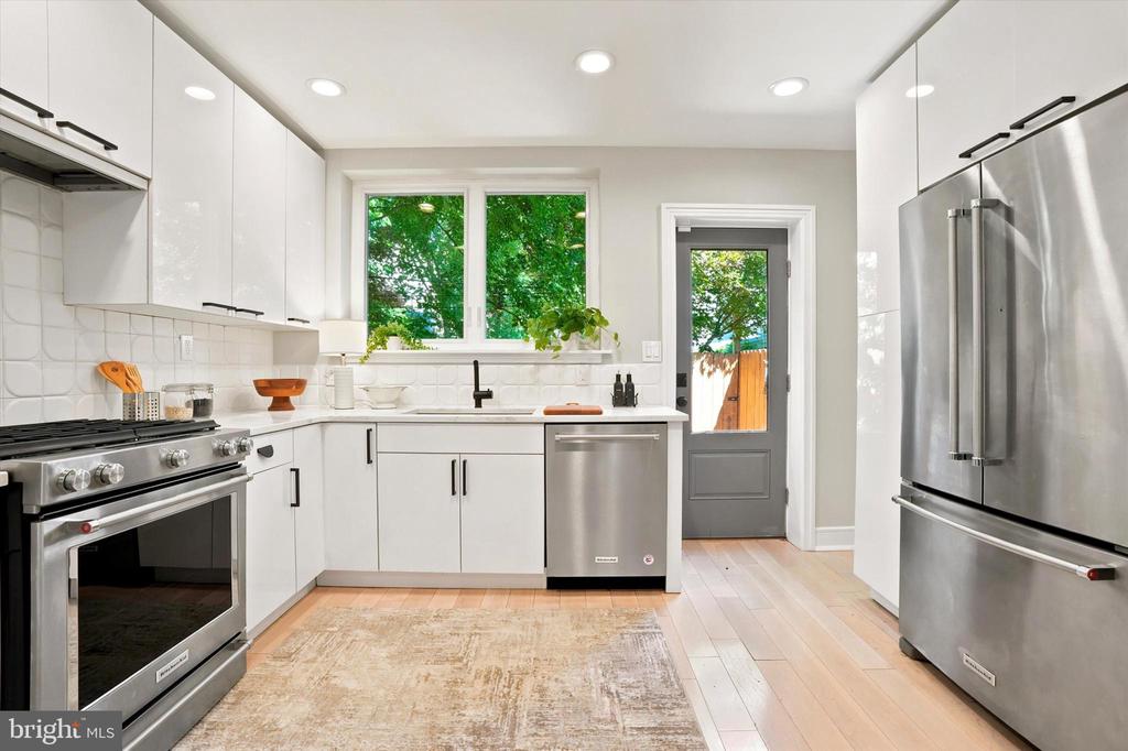 909 S 25TH STREET