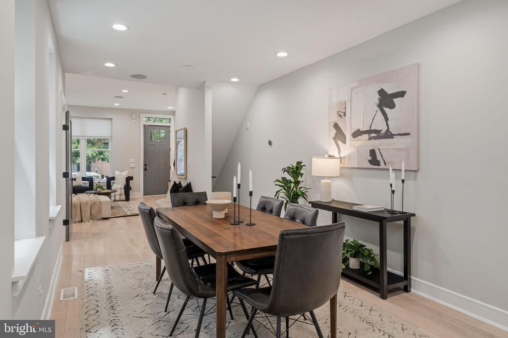 909 S 25TH STREET