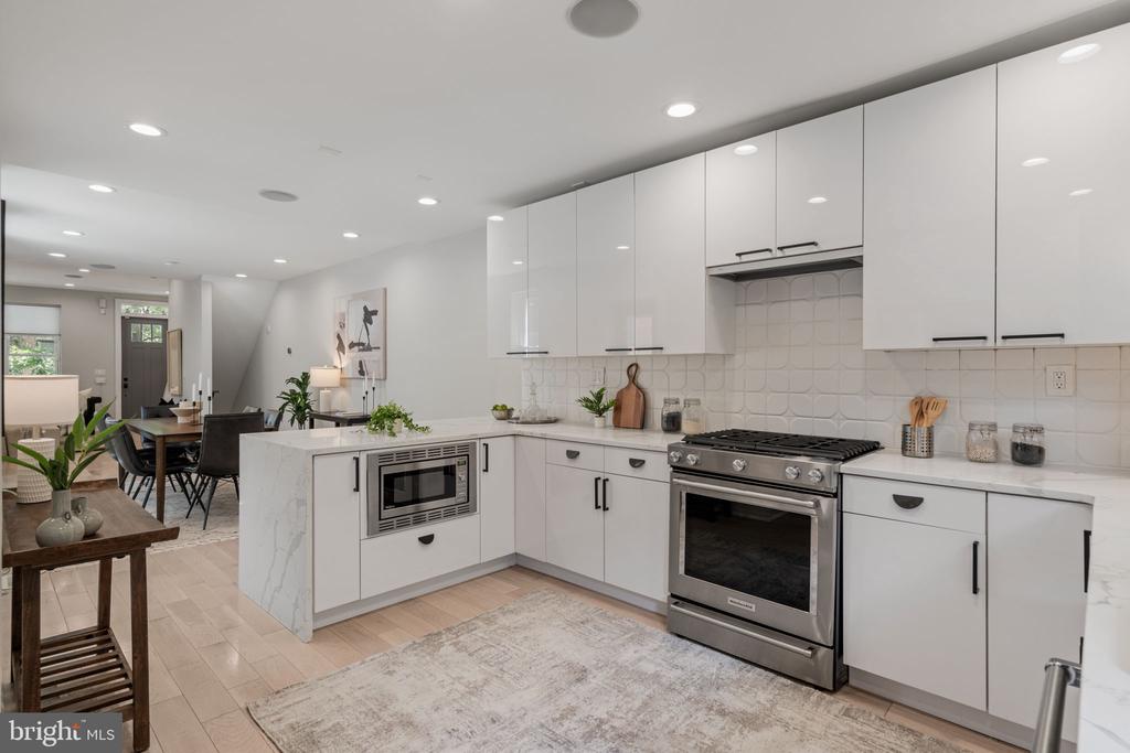 909 S 25TH STREET