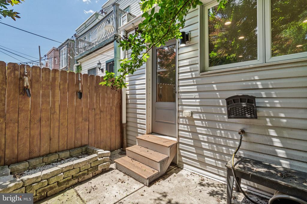 909 S 25TH STREET