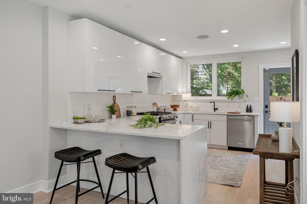 909 S 25TH STREET