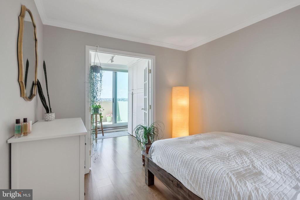 604 S WASHINGTON SQUARE Unit: 1209