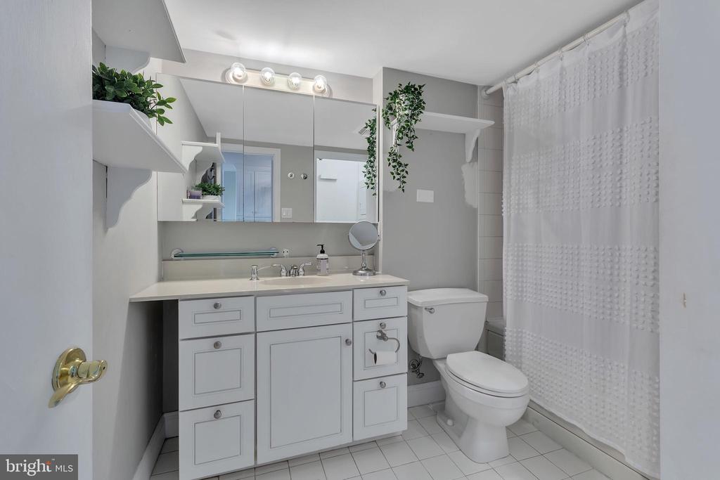 604 S WASHINGTON SQUARE Unit: 1209