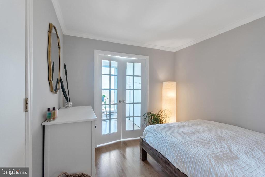 604 S WASHINGTON SQUARE Unit: 1209