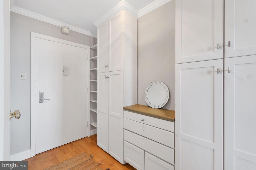 604 S WASHINGTON SQUARE Unit: 1209