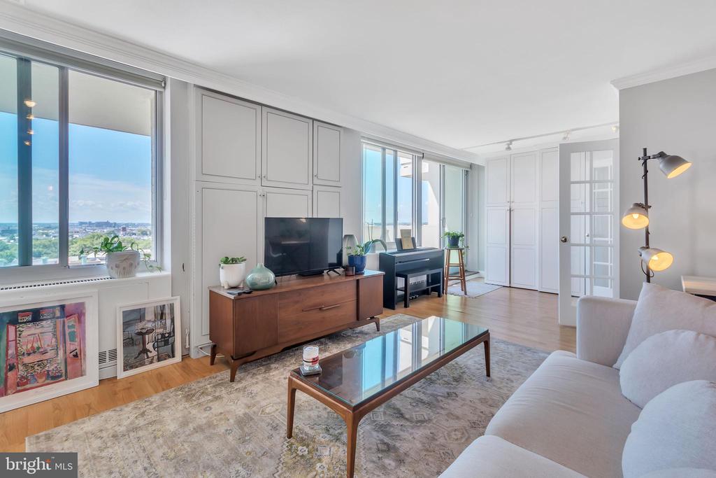 604 S WASHINGTON SQUARE Unit: 1209