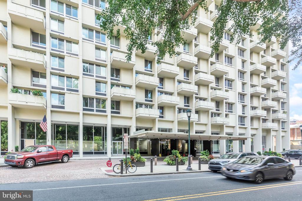604 S WASHINGTON SQUARE Unit: 1209