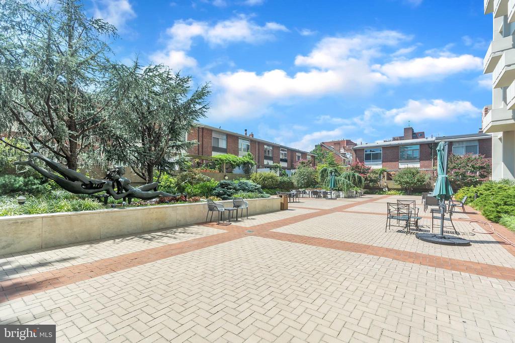604 S WASHINGTON SQUARE Unit: 1209