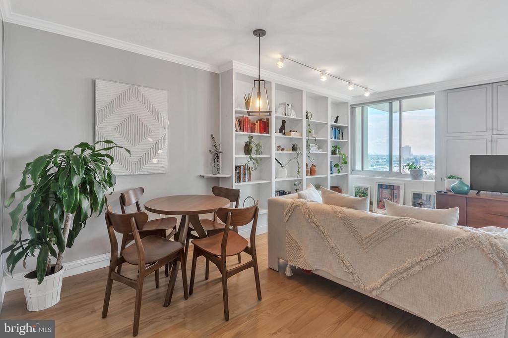 604 S WASHINGTON SQUARE Unit: 1209