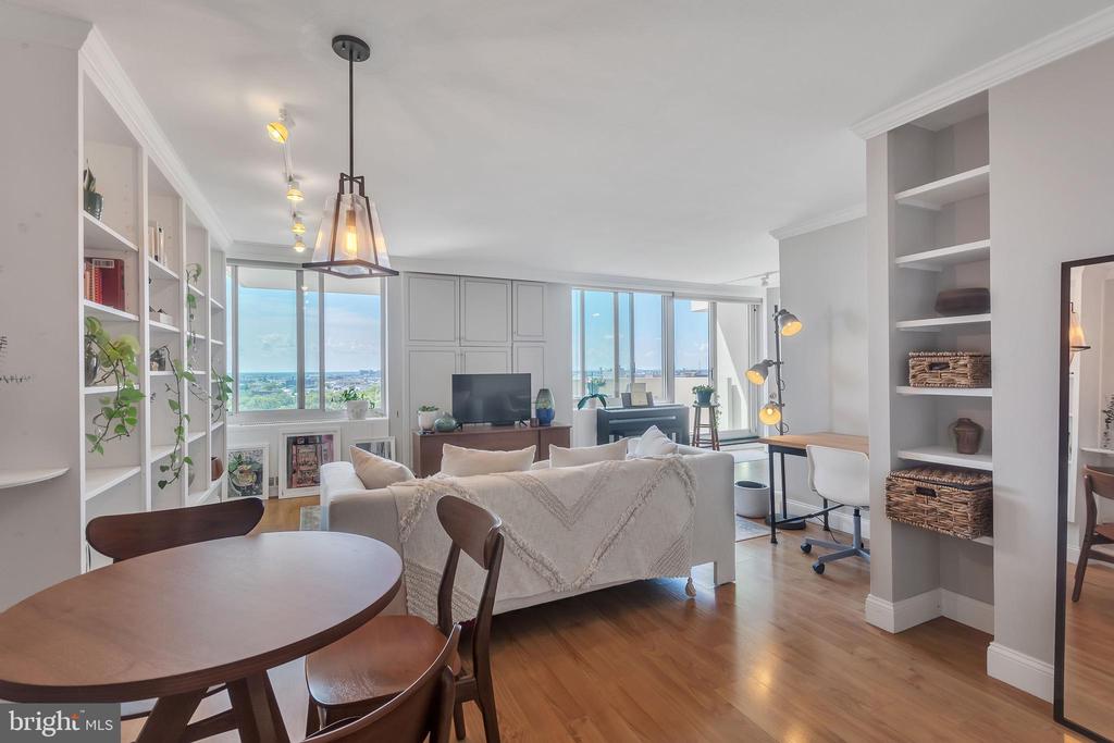 604 S WASHINGTON SQUARE Unit: 1209