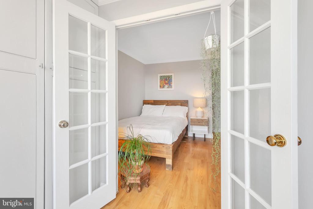604 S WASHINGTON SQUARE Unit: 1209